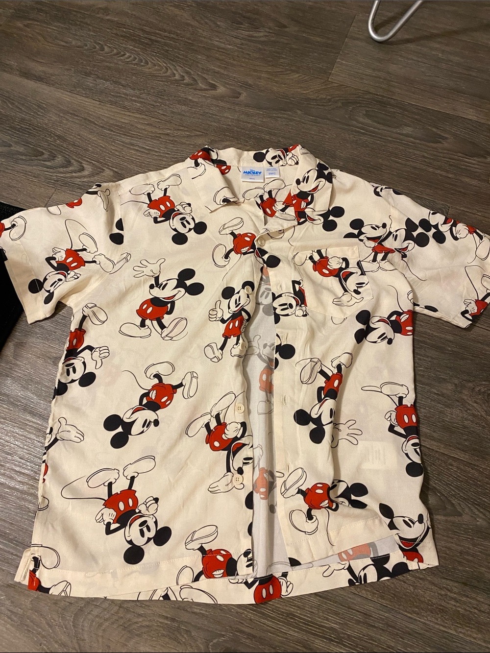Disney & Friends Cream Mickey Mouse Button-Up Shirt w Red & Black Print; size S